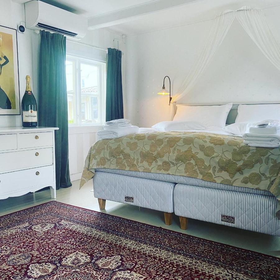 Tva Sma Svin Bnb Trosa Habitación foto