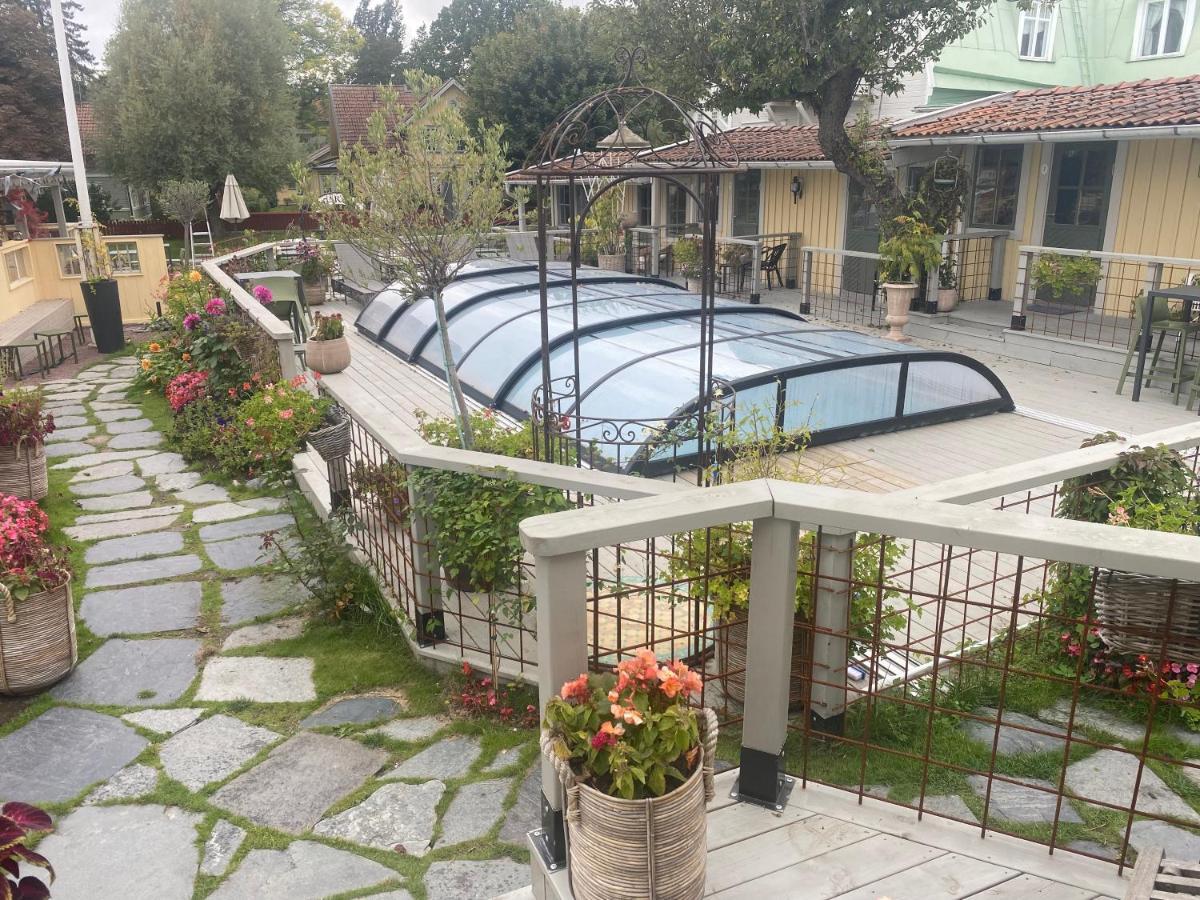 Tva Sma Svin Bnb Trosa Exterior foto